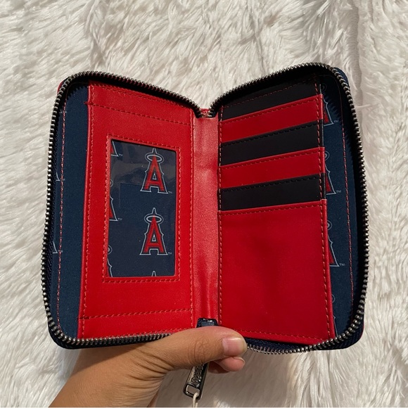 Loungefly Exclusive - MLB Los Angeles Angels Baseball Patch Wallet NWT - Picture 8 of 9